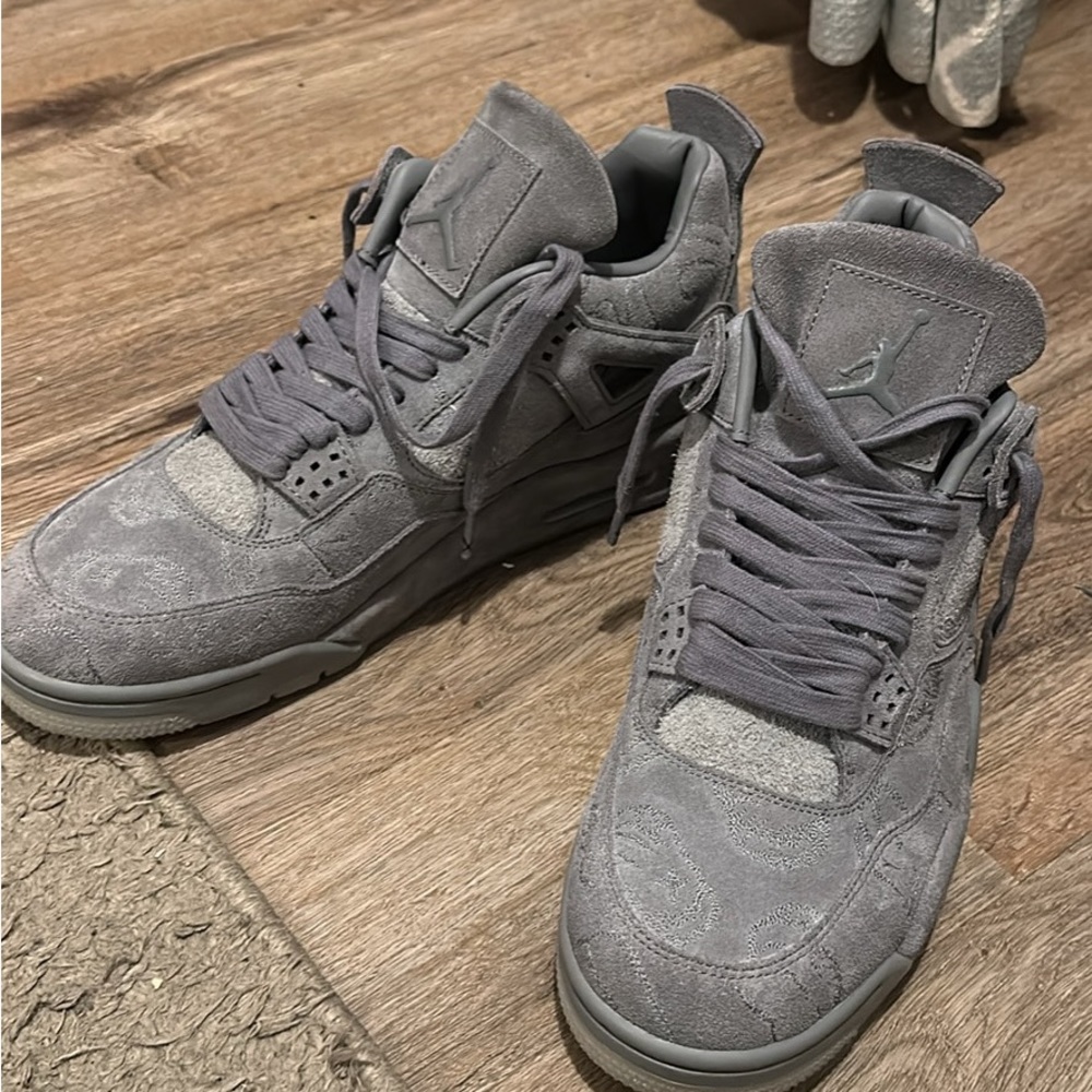 Jordan 4 Kaws
